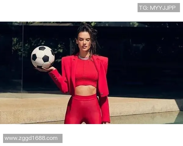 街头风采足球明星的时尚街拍瞬间展现运动与生活的完美结合