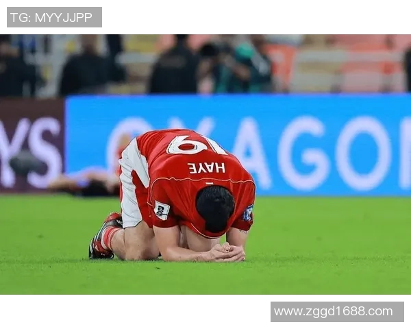 足球明星因球迷感动泪洒赛场展现真情瞬间引发共鸣